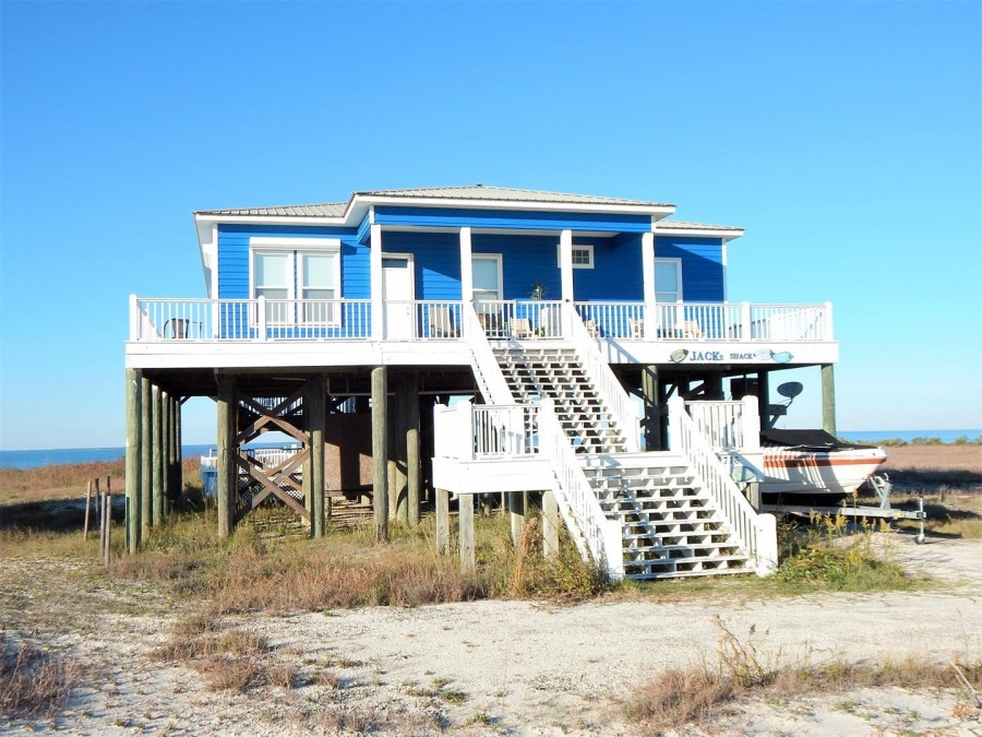 Outside view of pet-friendly vacation rental in Dauphin Island